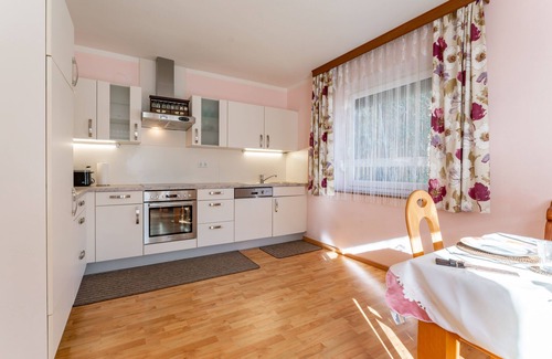Muhldorf Apartment | Apartment with large terrace and garden