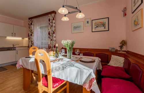 Muhldorf Apartment | Apartment with large terrace and garden