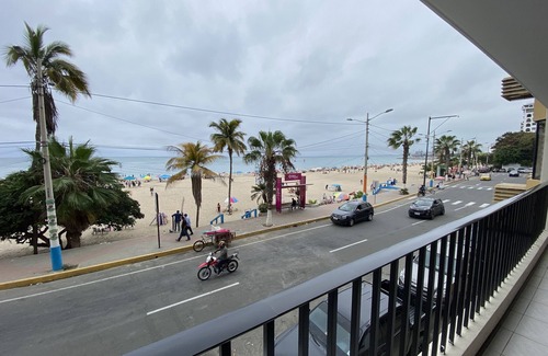 Salinas Apartment | Apartment with ocean view and direct access to the beach