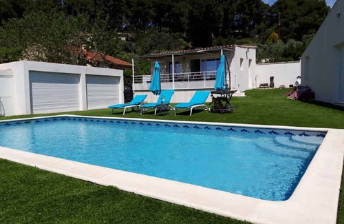 Saint-Chamas Apartment | Apartment with pool and magnificent views in the South of France