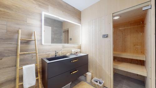 Leukerbad Apartment | Apartment with sauna and mountain view