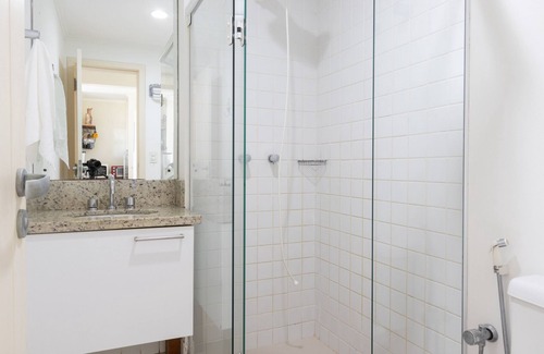 Morro das Pedras Apartment | Apartment with Sea View and Beach Access YY4578