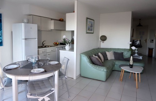 Saint-Raphael Apartment | Apartment with sea view, air conditioning, Wifi, parking, swimming pool, lift.