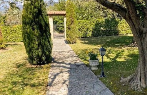 Bardolino Apartment | Apartment with sun terrace, large garden, communal pool, bathroom and guest WC