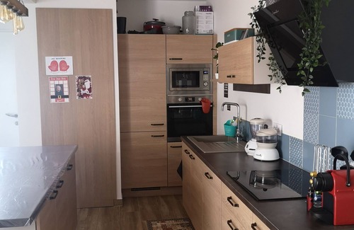 Rognac Apartment | Apartment with swimming pool, garden and air conditioning