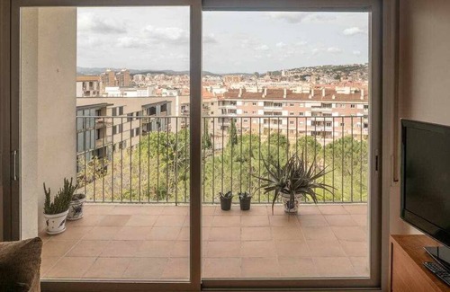 Girona Apartment | Apartment with terrace and private parking, Girona