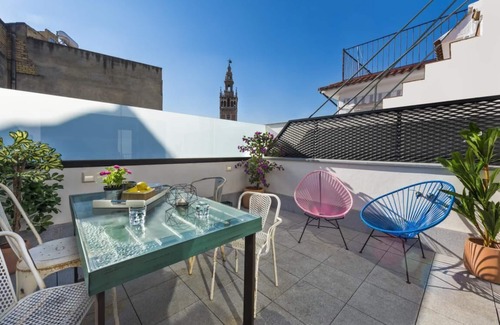 Santa Cruz Apartment | Apartment with terrace in center. Mateos Gago III