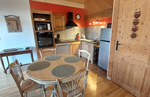 Le Noyer Apartment | Apartment with terrace and mountain views, in the heart of the Massif des Bauges