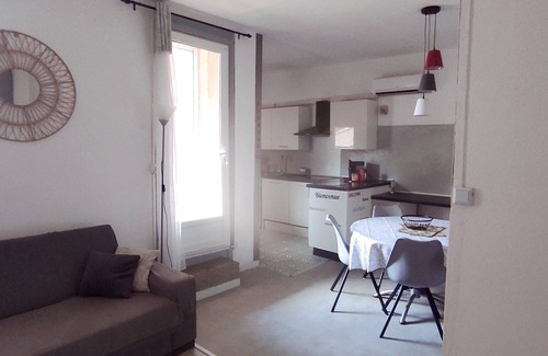 Le Bourg Apartment | Apartment with terrace and garage