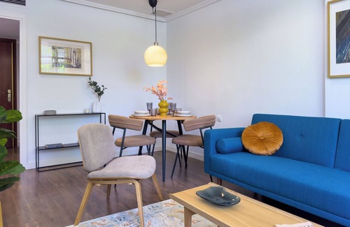 El Viso Apartment | Apartment with work area in Salamanca, Madrid