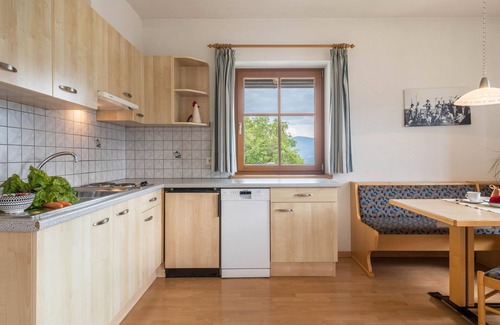 Feldthurns Apartment | Apartment "Woehrmannhof Spinnrad" with Mountain View, Shared Garden & Wi-Fi