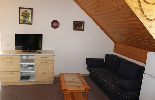 Albeck Apartment | Apartment 'Wohnung 5' with Mountain View, Shared Terrace and Shared Garden