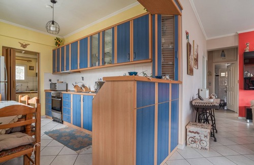 Sivros Apartment | Apartment 'Zois' with Private Terrace, Wi-Fi and Air Conditioning