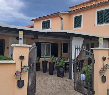 Bicine House | Apartments Anđela