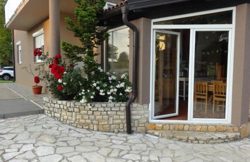 Dreznik Grad House | Apartments and Rooms Kristina