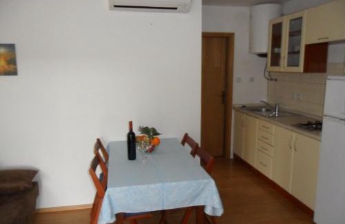 Cove Tri Zala (Zrnovo) Apartment | Apartments Blue House