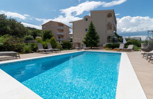 Arbanija Apartment | Apartments Brico - Heated Pool
