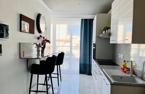 Tower Road Apartment | Apartments by Sliema promenade and beach
