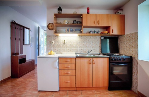 Komiza Apartment | Apartments Dina (117411-A1) - Komiza - island Vis