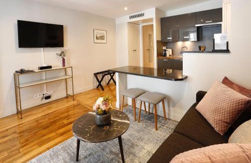 Les Halles Apartment | Apartments Du Louvre St Honoré