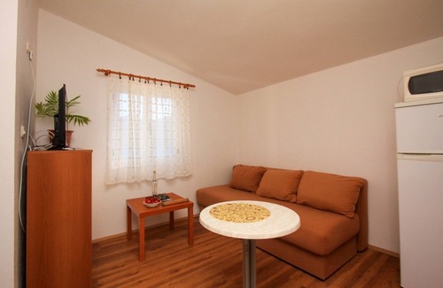 Putnikovic Apartment | Apartments Ereš Zuronja-One-Bedroom Apartment with Sea View 2