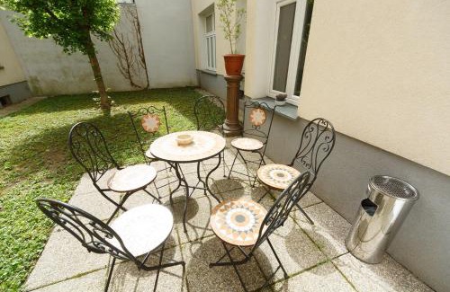 Funfhaus Apartment | Apartments in Vienna near Schönbrunn & Westbahnhof - Keyless Check-In