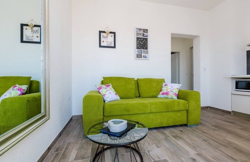 Gruz Apartment | Apartments Life - One Bedroom Apartment with Balcony and Sea View