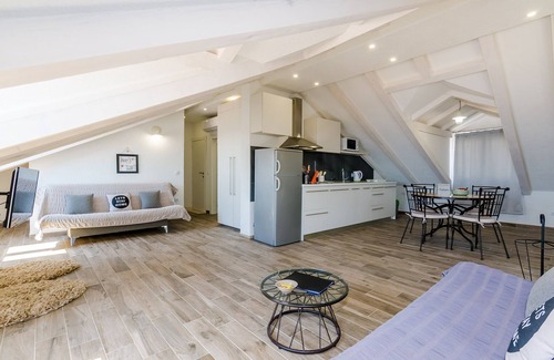 Gruz Apartment | Apartments Life - Two Bedroom Apartment with Balcony and Sea View
