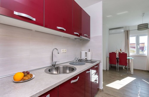 Ruskamen Apartment | Apartments Lorenzo (26581-A5) - Lokva Rogoznica