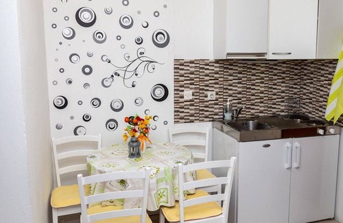 Vratarusa Apartment | Apartments Luka & Leona - Studio Apartment with Terrace Leona