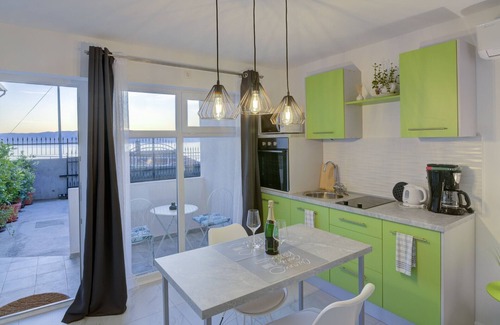 Vratarusa Apartment | Apartments Luka & Leona - Studio Apartment with Terrace Leona