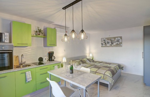 Vratarusa Apartment | Apartments Luka & Leona - Studio Apartment with Terrace Leona