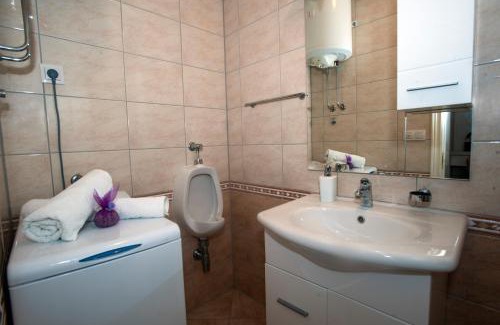 Dugis Apartment | Apartments M&M