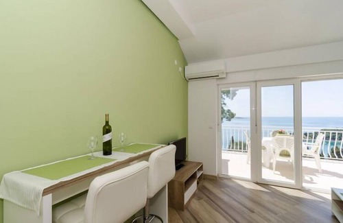 Mlini Apartment | Apartments Marmo - Deluxe One Bedroom Apartment with Balcony and Sea View (Apartman 4)