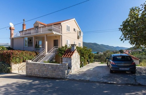 Hodilje Apartment | Apartments Memunić - One Bedroom Apartment with Garden View