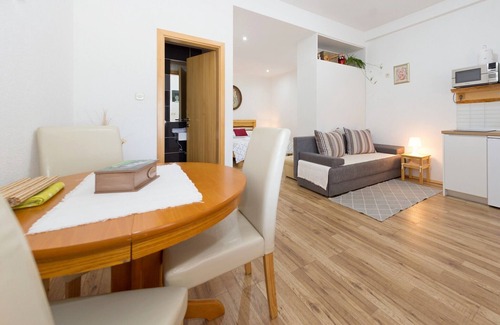 Korenica Apartment | Apartments Milan, (16065), Korenica, Croatia