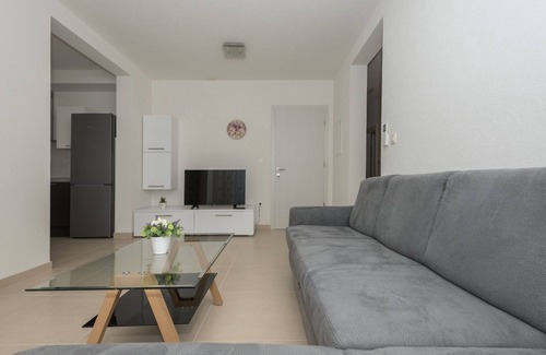 Zivogosce Apartment | Apartments Mladen