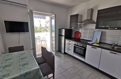 Metajna Apartment | Apartments on the beach