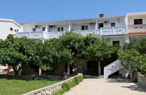 Metajna Apartment | Apartments on the beach