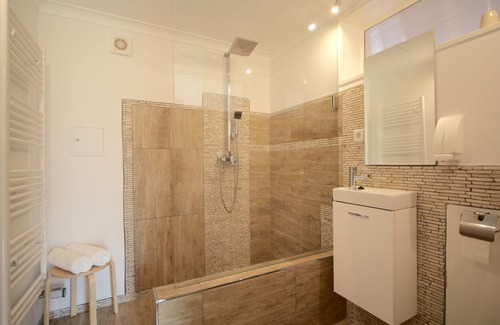 Ortslage Trotha Hotel | Apartments & Pension Wolkentor