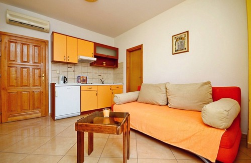 Istok Apartment | Apartments Pero (36191-A2) - Makarska