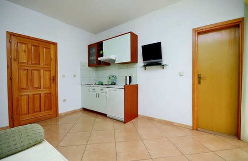 Istok Apartment | Apartments Pero (36191-A3) - Makarska