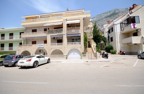 Istok Apartment | Apartments Pero (36191-A3) - Makarska