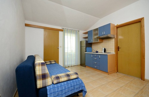 Istok Apartment | Apartments Pero (36191-A4) - Makarska