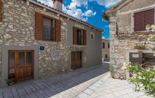 Pican House | Apartments Petina
