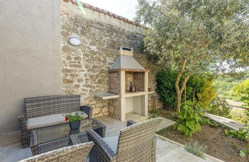 Pican House | Apartments Petina