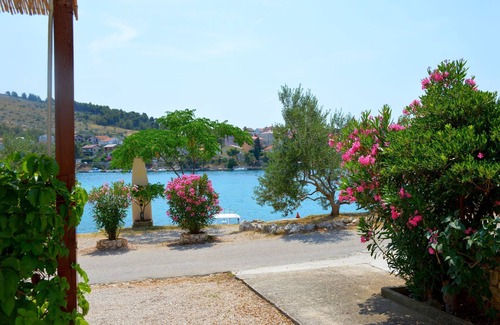 Zaboric Apartment | Apartments Senka (58121-A1) - Zaboric (Sibenik)
