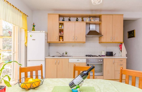 Slatine Apartment | Apartments Stara Maslina (91531-A1) - Slatine (Ciovo)
