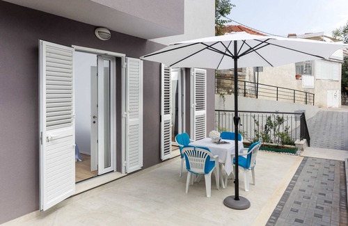 Gruz Apartment | Apartments Villa Karmen - Comfort One-Bedroom Apartment with Terrace (Marine)