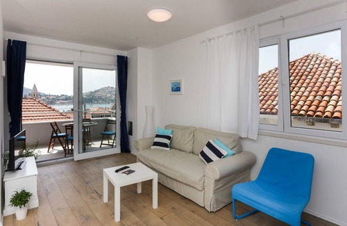 Gruz Apartment | Apartments Villa Karmen - Two-Bedroom Apartment with Balcony and Sea View (Luči)